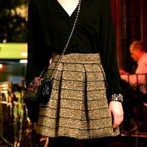 Jun & Ivy Gold & Black Scallop Edge Pleated Skirt